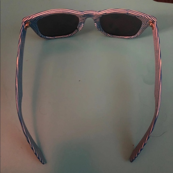 Sunglasses - Picture 4 of 5